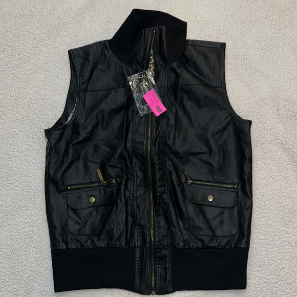 Sleek Black Sleeveless Vest for Women - Picture 1 of 3